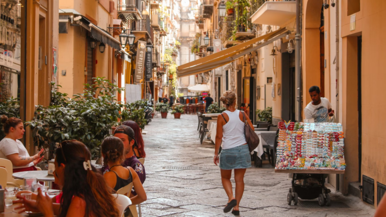 Typische Altstadt in Italien, Foto: Who’s Denilo ? / Unsplash
